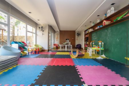 Apartamento à venda com 205m², 3 quartos e 4 vagas Apartamento à venda com 205m², 3 quartos e 4 vagasBrinquedoteca