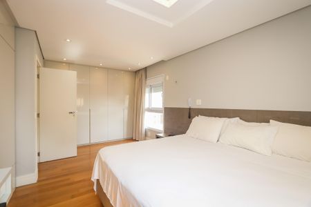 Apartamento à venda com 205m², 3 quartos e 4 vagas Apartamento à venda com 205m², 3 quartos e 4 vagasSuite