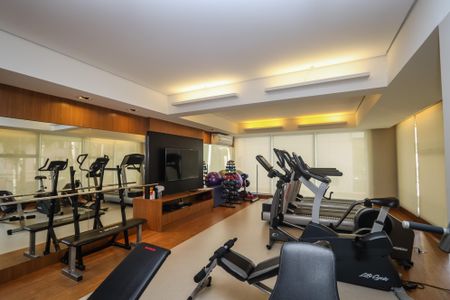 Apartamento à venda com 205m², 3 quartos e 4 vagas Apartamento à venda com 205m², 3 quartos e 4 vagasÁrea comum - Academia