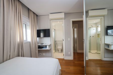 Apartamento à venda com 205m², 3 quartos e 4 vagas Apartamento à venda com 205m², 3 quartos e 4 vagasSuite 3