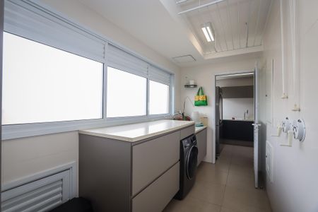 Apartamento à venda com 205m², 3 quartos e 4 vagas Apartamento à venda com 205m², 3 quartos e 4 vagasLavanderia