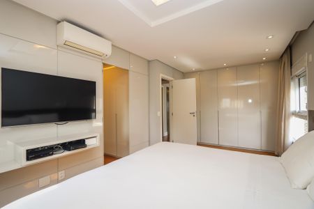 Apartamento à venda com 205m², 3 quartos e 4 vagas Apartamento à venda com 205m², 3 quartos e 4 vagasSuite
