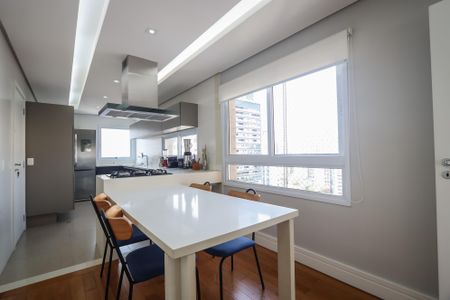 Apartamento à venda com 205m², 3 quartos e 4 vagas Apartamento à venda com 205m², 3 quartos e 4 vagasCopa