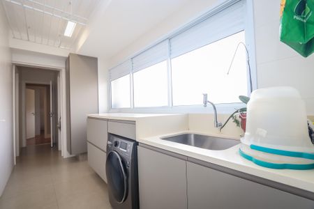 Apartamento à venda com 205m², 3 quartos e 4 vagas Apartamento à venda com 205m², 3 quartos e 4 vagasLavanderia