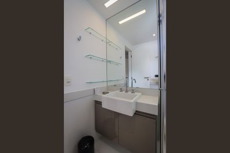 Apartamento à venda com 205m², 3 quartos e 4 vagas Apartamento à venda com 205m², 3 quartos e 4 vagasBanheiro da Suite 3