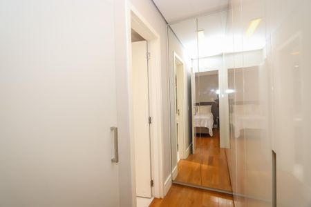 Apartamento à venda com 205m², 3 quartos e 4 vagas Apartamento à venda com 205m², 3 quartos e 4 vagasCloset da Suite