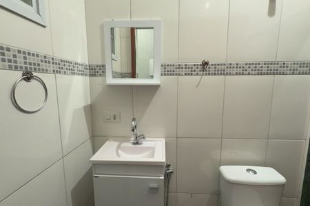 Casa para alugar com 59m², 2 quartos e 1 vaga Casa para alugar com 59m², 2 quartos e 1 vagaBanheiro Social
