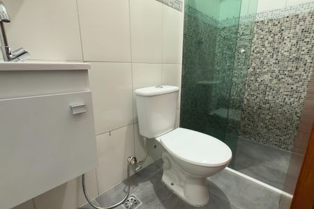 Casa para alugar com 59m², 2 quartos e 1 vaga Casa para alugar com 59m², 2 quartos e 1 vagaBanheiro Social