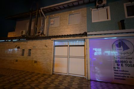 Fachada de casa para alugar com 2 quartos, 59m² em Vila Antartica, Praia Grande