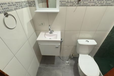 Casa para alugar com 59m², 2 quartos e 1 vaga Casa para alugar com 59m², 2 quartos e 1 vagaBanheiro Social