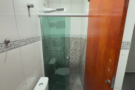 Casa para alugar com 59m², 2 quartos e 1 vaga Casa para alugar com 59m², 2 quartos e 1 vagaBanheiro Social