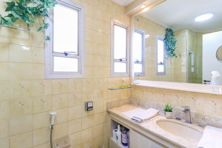 Apartamento à venda com 96m², 2 quartos e 2 vagas Apartamento à venda com 96m², 2 quartos e 2 vagasBanheiro da Suíte