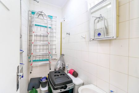 Apartamento à venda com 96m², 2 quartos e 2 vagas Apartamento à venda com 96m², 2 quartos e 2 vagasBanheiro de Serviço