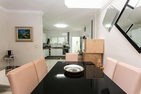 Casa para alugar com 200m², 3 quartos e 2 vagasSala