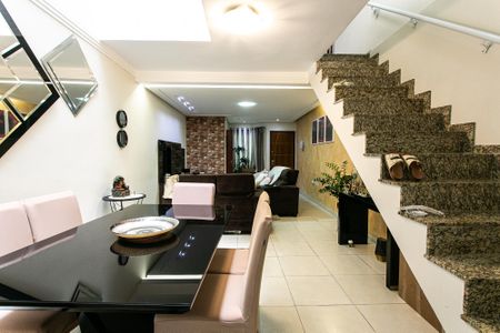 Casa para alugar com 200m², 3 quartos e 2 vagasSala