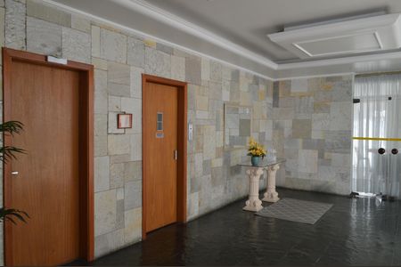 Apartamento à venda com 97m², 2 quartos e 1 vagaElevadores