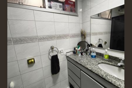 Apartamento à venda com 97m², 2 quartos e 1 vaga Apartamento à venda com 97m², 2 quartos e 1 vagaBanheiro