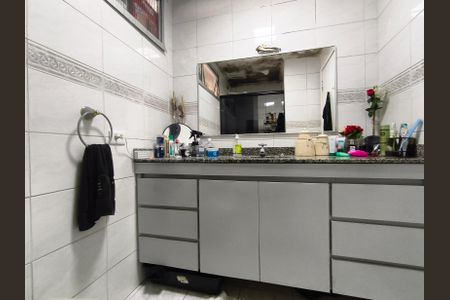 Apartamento à venda com 97m², 2 quartos e 1 vaga Apartamento à venda com 97m², 2 quartos e 1 vagaBanheiro