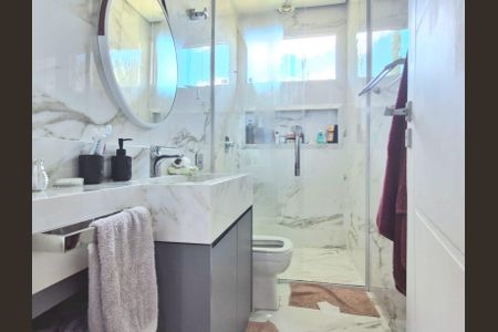 Casa à venda com 380m², 3 quartos e 8 vagas Casa à venda com 380m², 3 quartos e 8 vagasBanheiro