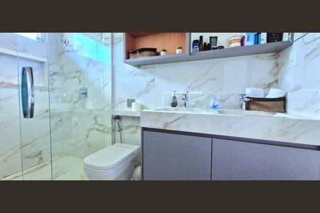 Casa à venda com 380m², 3 quartos e 8 vagas Casa à venda com 380m², 3 quartos e 8 vagasBanheiro da Suíte