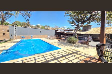 Casa à venda com 380m², 3 quartos e 8 vagas Casa à venda com 380m², 3 quartos e 8 vagasÁrea Externa