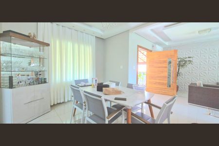 Casa à venda com 380m², 3 quartos e 8 vagas Casa à venda com 380m², 3 quartos e 8 vagasSala