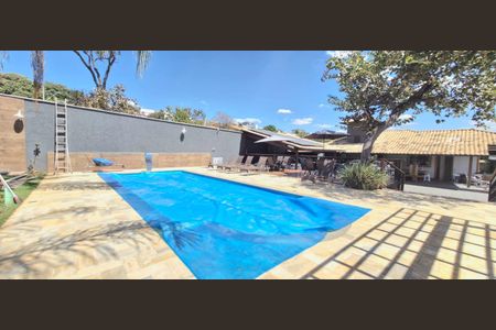 Casa à venda com 380m², 3 quartos e 8 vagas Casa à venda com 380m², 3 quartos e 8 vagasÁrea Externa