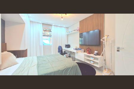 Casa à venda com 380m², 3 quartos e 8 vagas Casa à venda com 380m², 3 quartos e 8 vagasQuarto 2