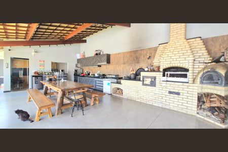 Casa à venda com 380m², 3 quartos e 8 vagas Casa à venda com 380m², 3 quartos e 8 vagasÁrea Externa