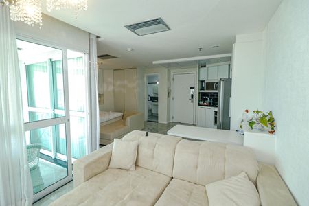 Sala de apartamento para alugar com 1 quarto, 58m² em Barra da Tijuca, Rio de Janeiro