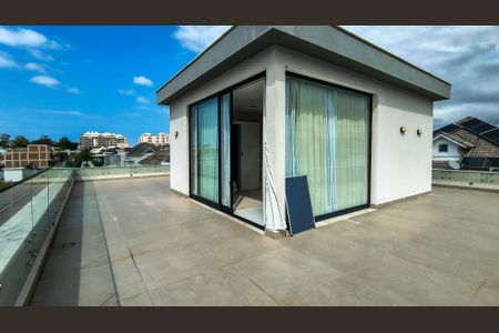 Casa de condomínio à venda com 300m², 5 quartos e 2 vagasTerraço