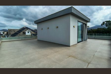 Casa de condomínio à venda com 300m², 5 quartos e 2 vagasTerraço