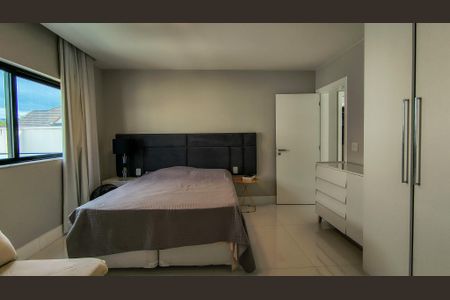 Casa de condomínio à venda com 300m², 5 quartos e 2 vagasSuíte 2