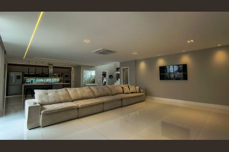 Casa de condomínio à venda com 300m², 5 quartos e 2 vagasSala