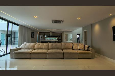 Casa de condomínio à venda com 300m², 5 quartos e 2 vagasSala