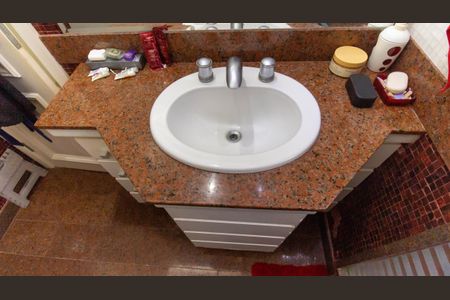 Casa de condomínio à venda com 450m², 4 quartos e 3 vagas Casa de condomínio à venda com 450m², 4 quartos e 3 vagasBanheiro da Suíte 2