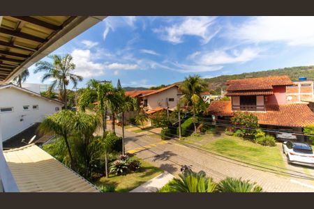 Casa de condomínio à venda com 450m², 4 quartos e 3 vagas Casa de condomínio à venda com 450m², 4 quartos e 3 vagasVaranda da Suíte 2