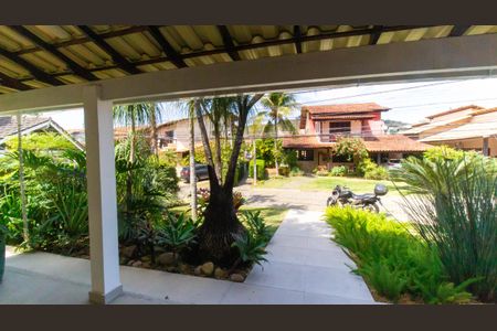 Casa de condomínio à venda com 450m², 4 quartos e 3 vagas Casa de condomínio à venda com 450m², 4 quartos e 3 vagasVaranda