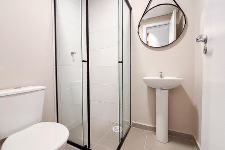 Banheiro de apartamento à venda com 1 quarto, 32m² em Chácara Seis de Outubro, São Paulo