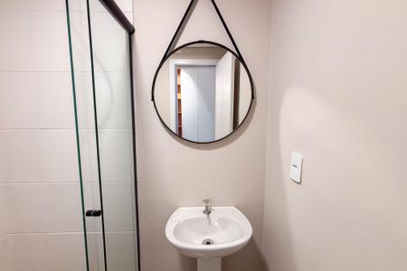 Banheiro de apartamento à venda com 1 quarto, 32m² em Chácara Seis de Outubro, São Paulo