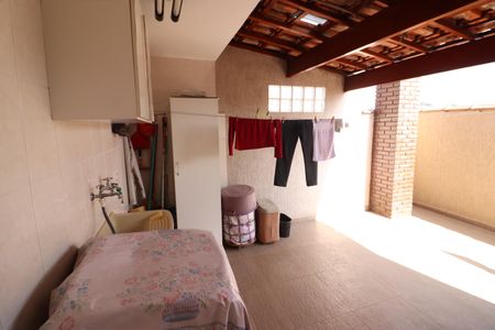 Casa à venda com 232m², 3 quartos e 3 vagasÁrea de Serviço