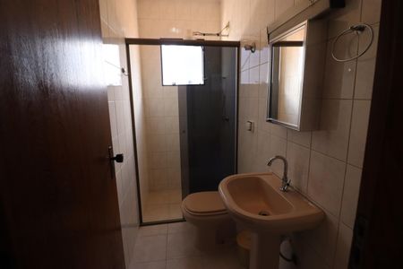 Casa à venda com 232m², 3 quartos e 3 vagasBanheiro 2