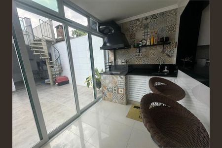 Casa à venda com 3 quartos, 120m² em Vila Nivi, São Paulo