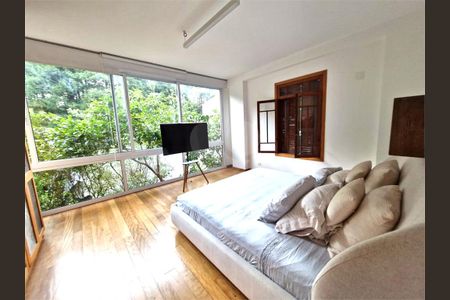 Casa à venda com 4 quartos, 229m² em Chácara Monte Alegre, São Paulo