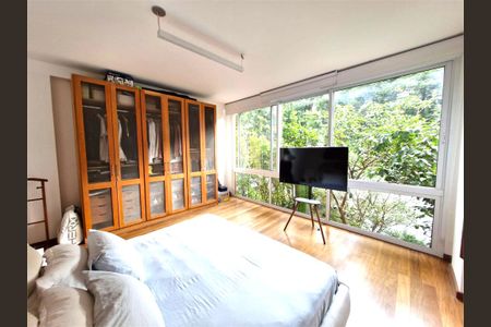 Casa à venda com 4 quartos, 229m² em Chácara Monte Alegre, São Paulo