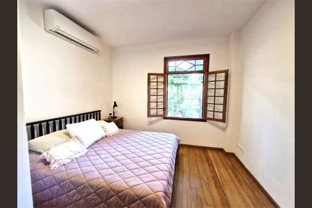 Casa à venda com 4 quartos, 229m² em Chácara Monte Alegre, São Paulo