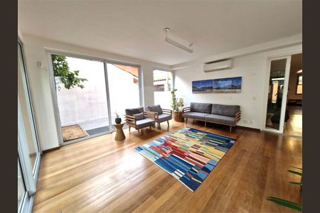 Casa à venda com 4 quartos, 229m² em Chácara Monte Alegre, São Paulo