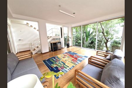 Casa à venda com 4 quartos, 229m² em Chácara Monte Alegre, São Paulo