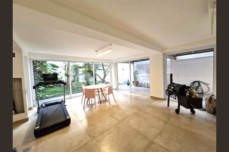 Casa à venda com 4 quartos, 229m² em Chácara Monte Alegre, São Paulo