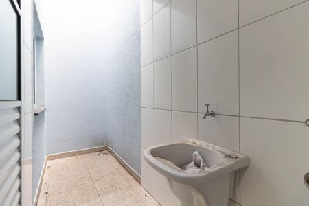 Casa de condomínio à venda com 60m², 2 quartos e 1 vagaÁrea de Serviço